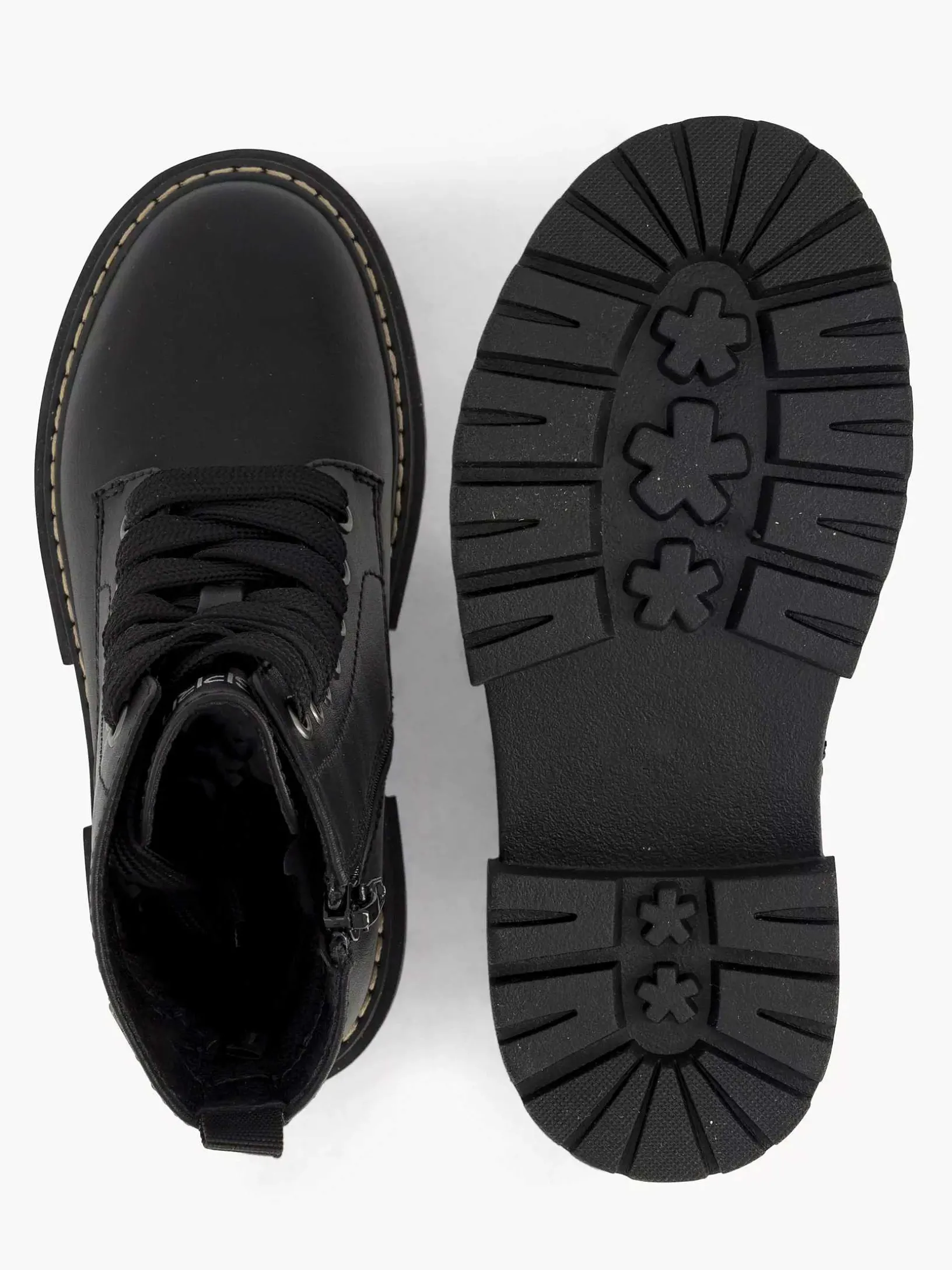 Zwarte Veterboot